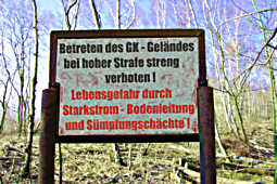 Schilderwald / Warnschild im Wald