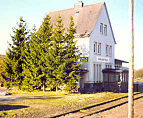 schner, sehr einsam gelegener Bahnhof